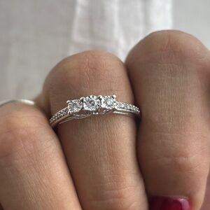 Elegante Diamond Ring - Size 7, 14k, Perfect for a Gift, Engagement, Quince